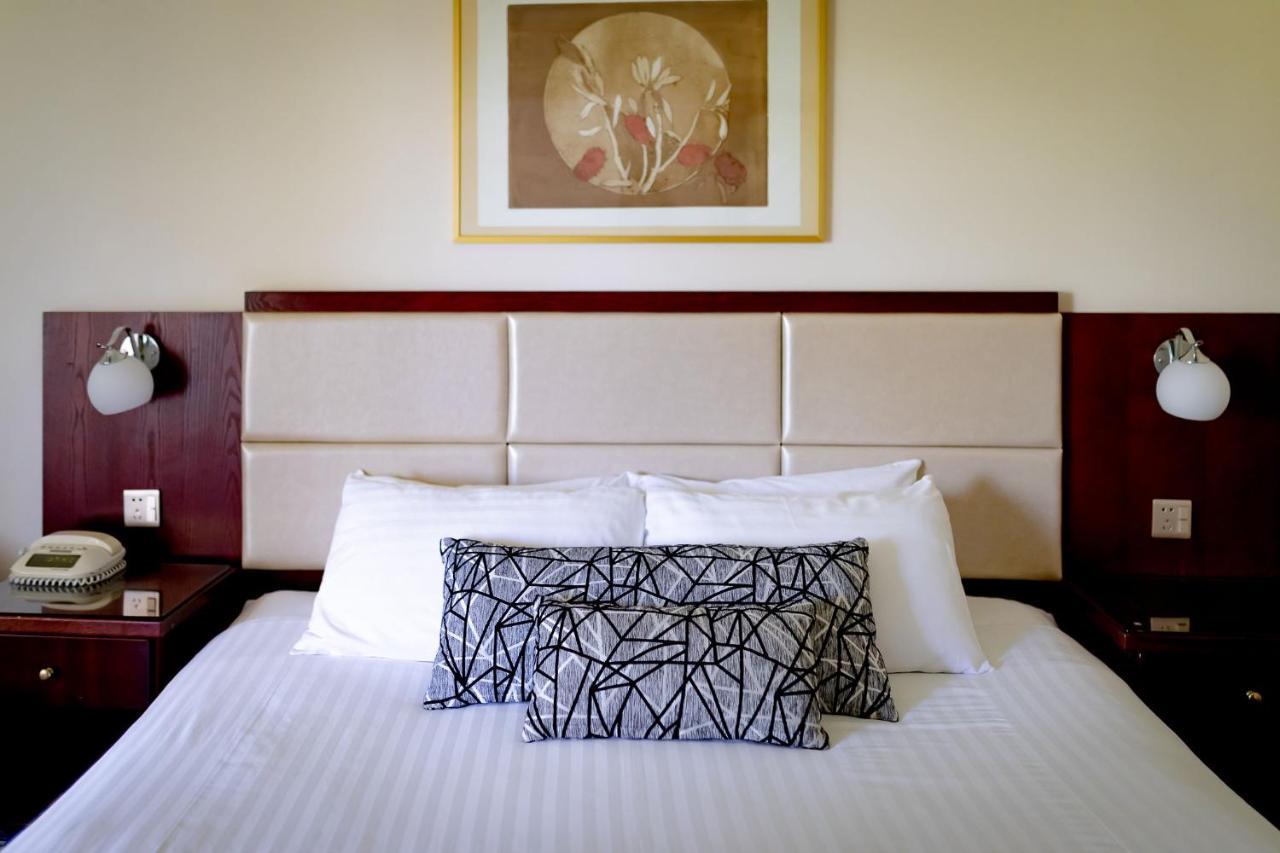 Charbonnier Motor Motel Singleton